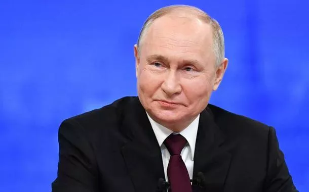 Putin diz que Rússia considera mudar sua doutrina nuclear