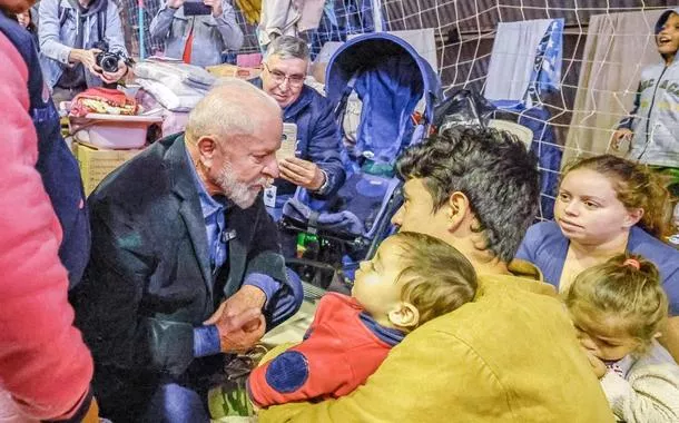 Lula visita abrigo em São Leopoldo (RS)