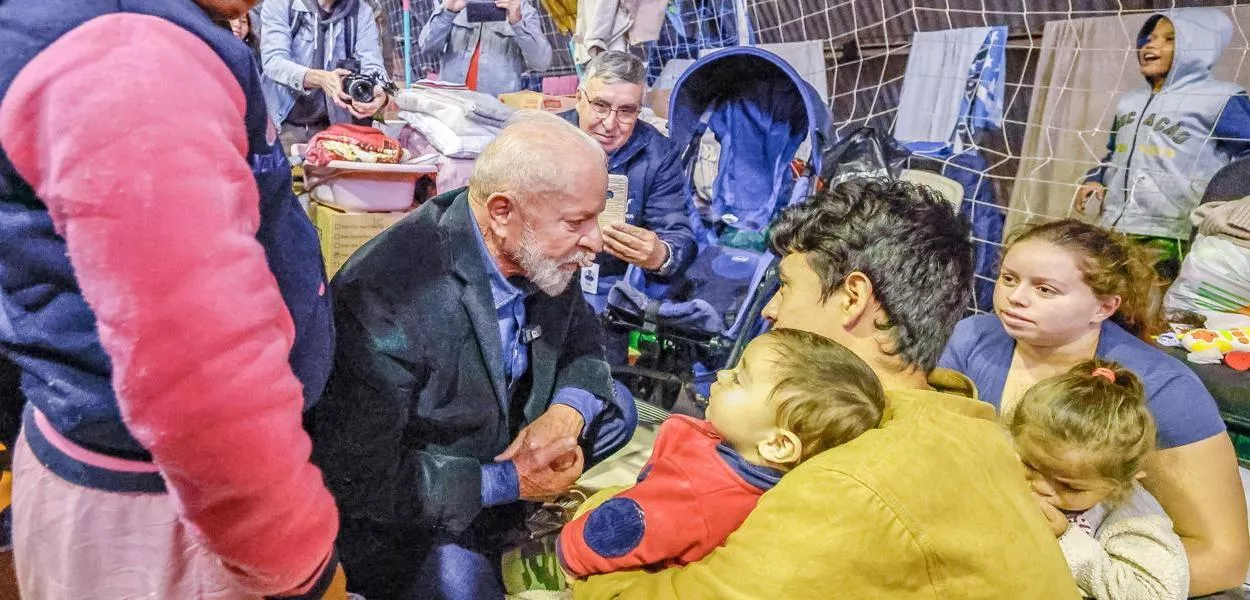 Lula visita abrigo em São Leopoldo (RS)