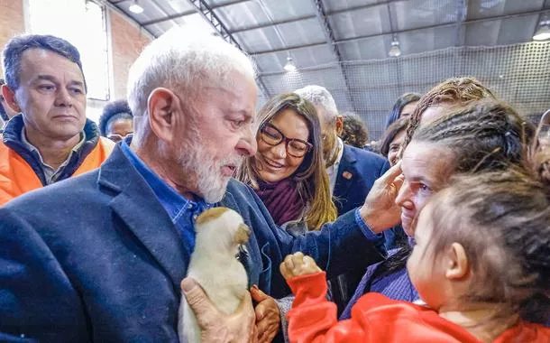 Lula visita abrigo no Rio Grande do Sul