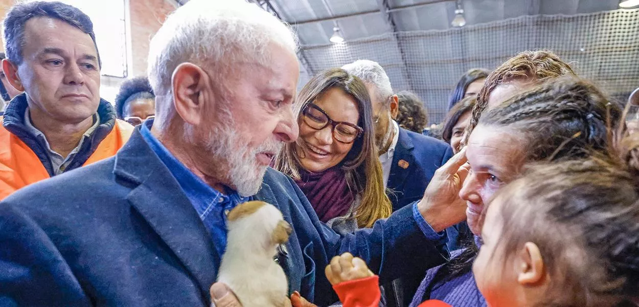 Lula visita abrigo no Rio Grande do Sul