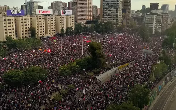 Em "Mi País Imaginario", Patricio Guzmán documenta os protestos de 2019 no Chile e destaca o protagonismo feminino
