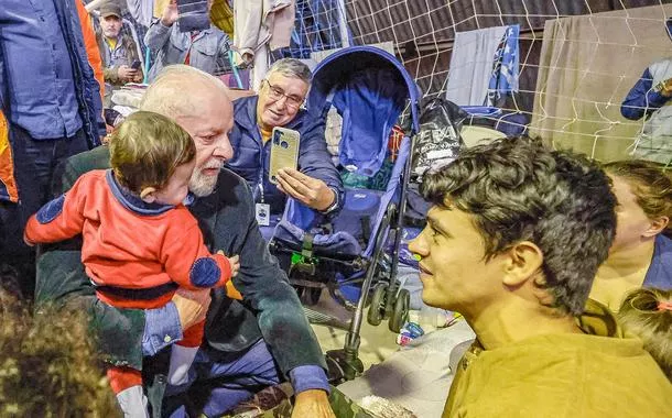 Lula visita abrigo em São Leopoldo (RS)