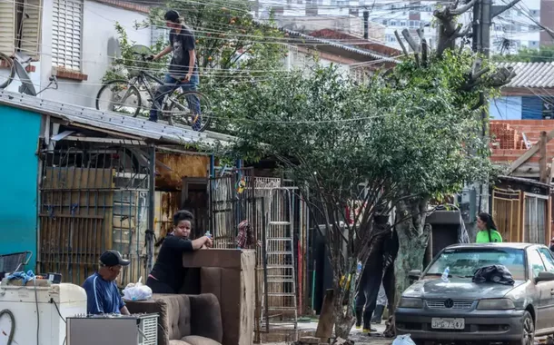 Baixa do Guaíba revela destruição e prejuízo em Porto Alegre