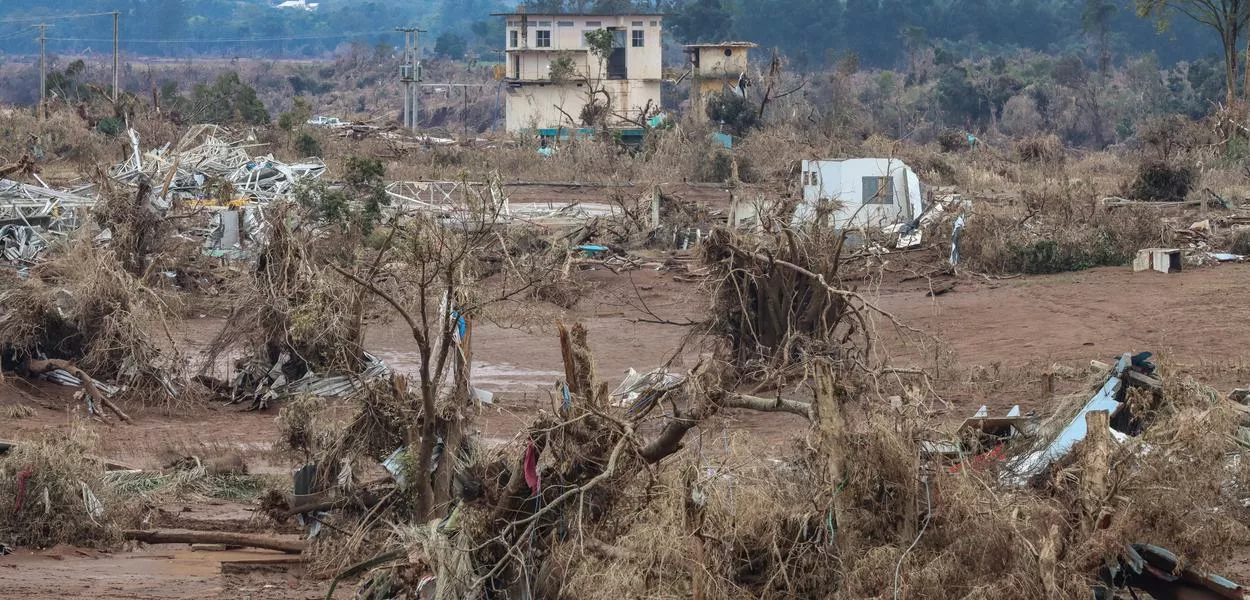 Destruição após enchente em Lajeado (RS)