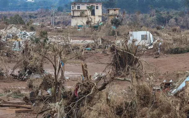 Destruição após enchente em Lajeado (RS)