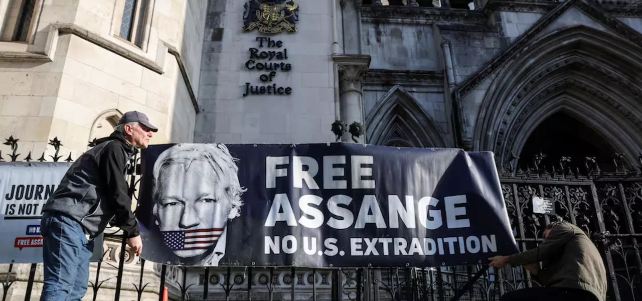 Manifestantes pedem liberdade a Julian Assange