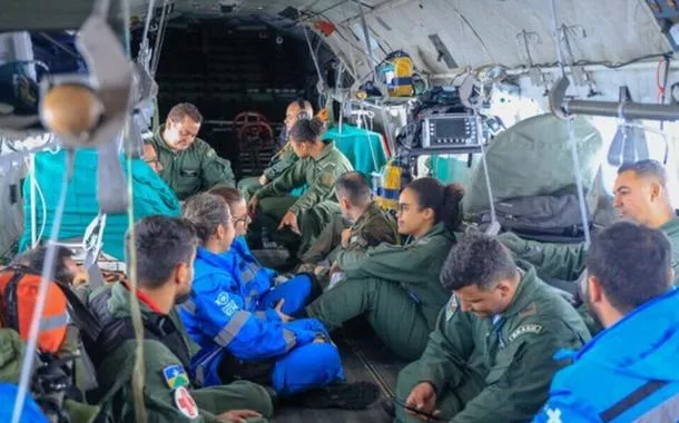 Transporte de pacientes em UTI Aérea