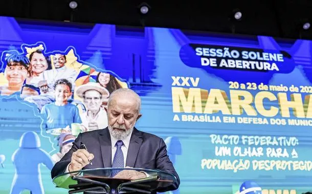 "Não é possível o país ser rico se a cidade é pobre", diz Lula na Marcha dos Prefeitos ao anunciar medidas para os municípios