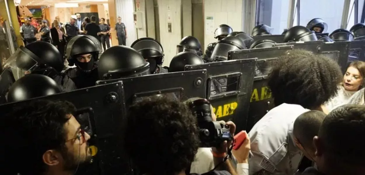 Projeto de escolas cívico-militares é aprovado na Alesp; PM de Tarcício agride deputados e prende estudantes (vídeos)
