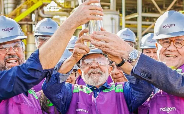 Lula com outras lideranças no estado de SP