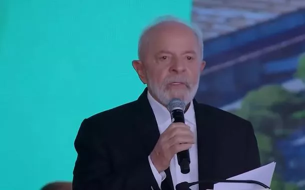 "Nunca deixem de reivindicar", diz Lula, aos trabalhadores