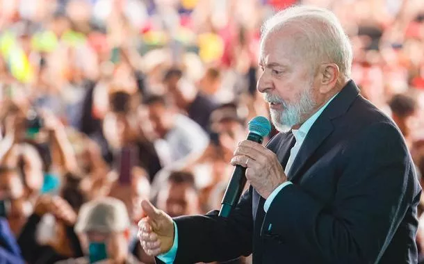 "Em um ano, fizemos mais que o outro governo fez em quatro", diz Lula