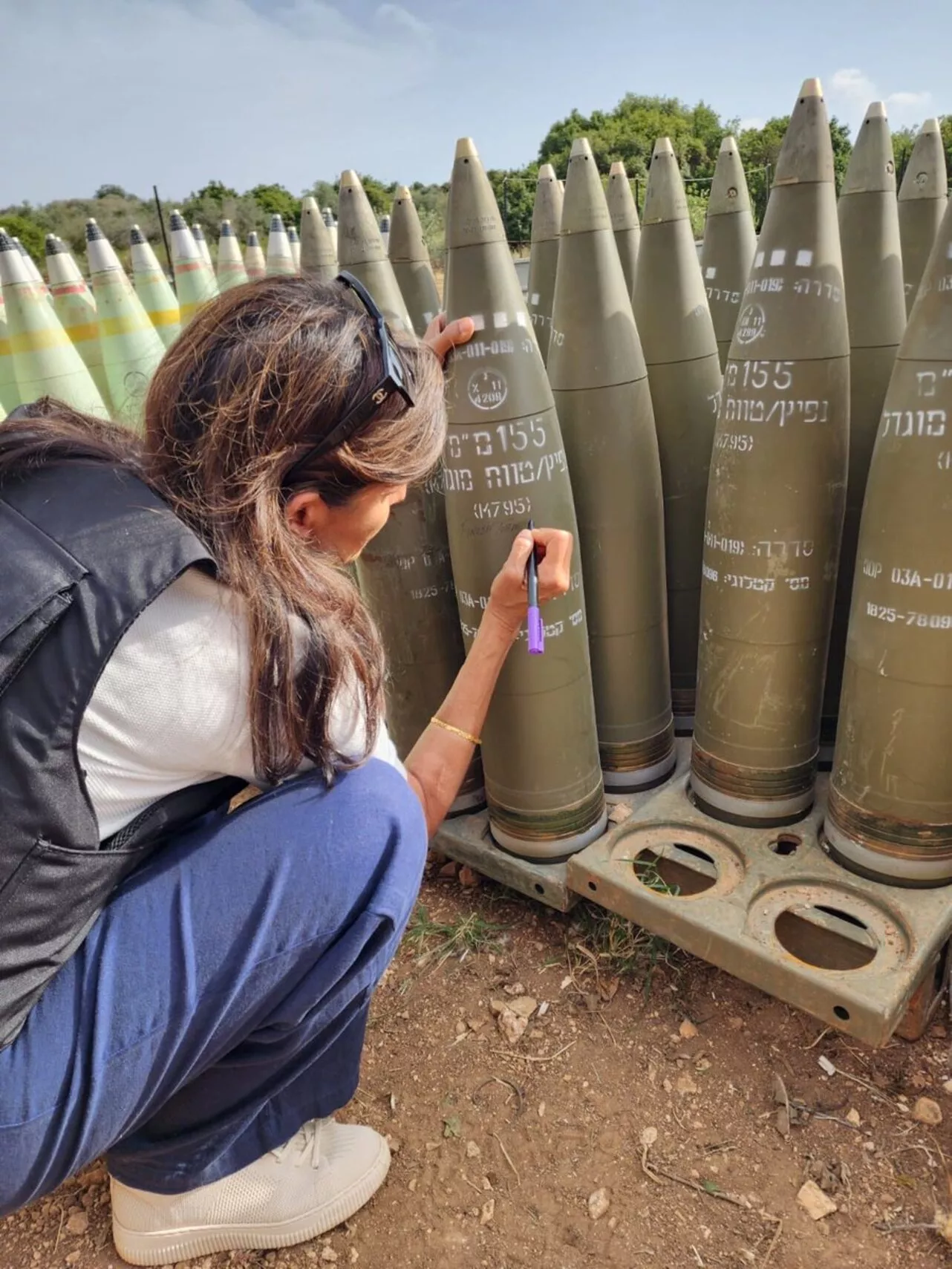 Nikki Haley escreve em projétil israelense "Acabe com eles!"