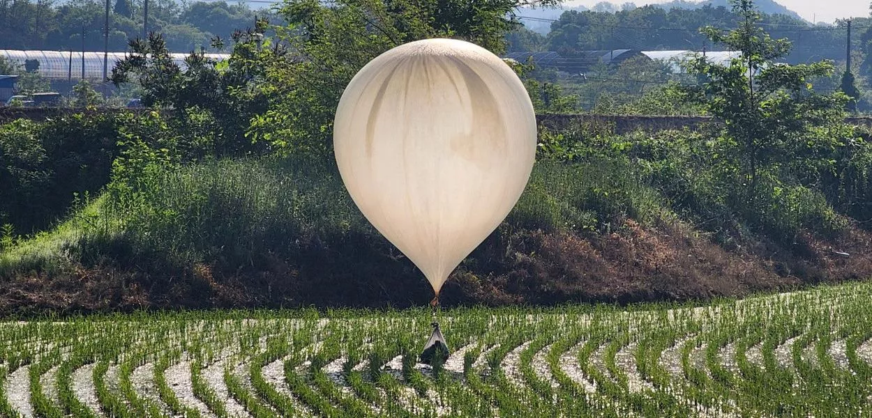 Balão com objetos em Cheorwon, na Coreia do Sul