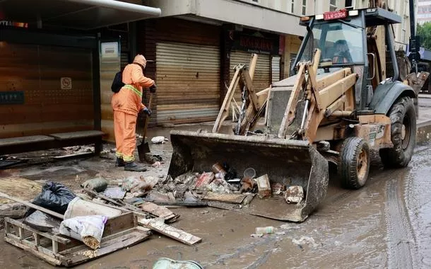 Porto Alegre: bairro mais atingido pela enchente sofre com abandono da prefeitura