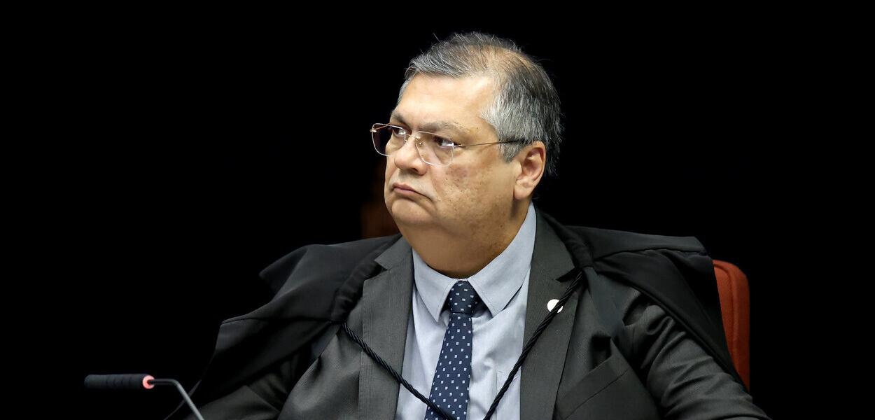 Dino suspende pagamento de R$ 4,2 bi em emendas parlamentares e determina investigação pela PF