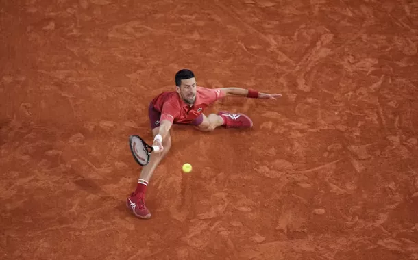 Novak Djokovic comenta despedida de Nadal e celebra 100º título com emoção e humildade