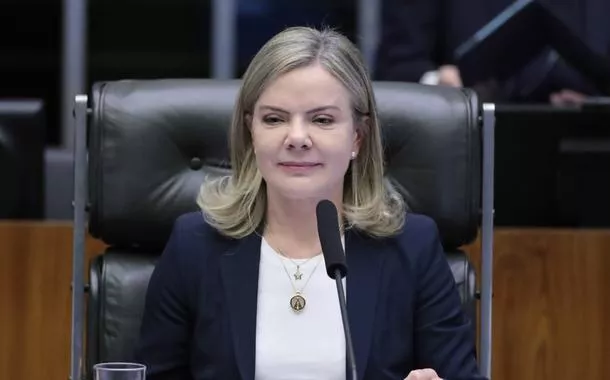 Gleisi celebra "linda campanha" do PT e aliados e cobra fiscalização de adversários, "desesperados com nosso crescimento"