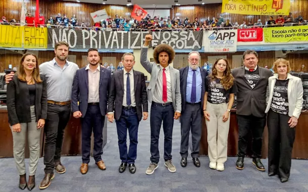 Deputados da oposição paranaense se mobilizam contra privatização de escolas