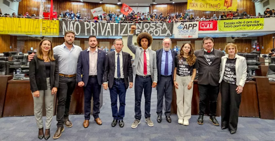 Deputados da oposição paranaense se mobilizam contra privatização de escolas