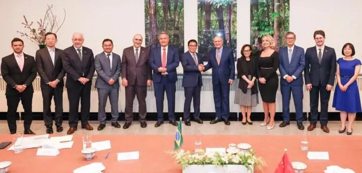 Farmacêutica chinesa Sinovac anuncia investimentos de US$ 100 milhões em vacinas e terapia celular no Brasil