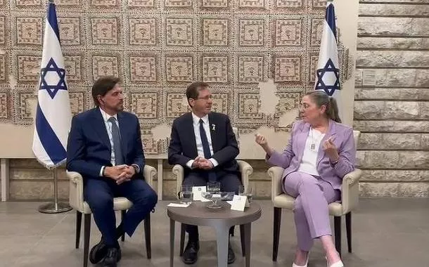 Isaac Herzog (centro), presidente de Israel, e Michal Herzog, primeira-dama, durante encontro com o apóstolo Estevam Hernandes