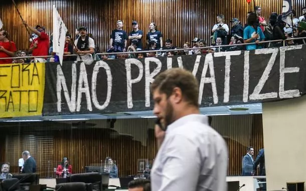 Protesto contra a privatização de escolas no Paraná