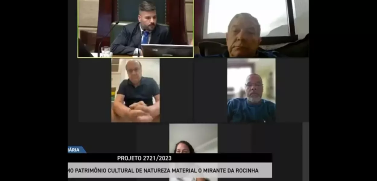Vereador César Maia (PSD) no banheiro durante sessão virtual da Câmara do Rio