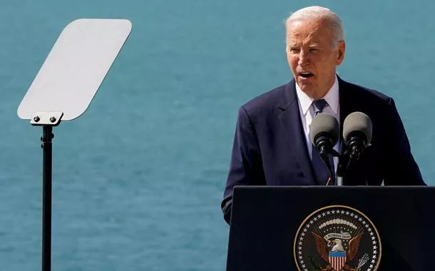 Presidente dos EUA, Joe Biden, discursa em cerimônia de aniversário do Dia D na Normandia, na França