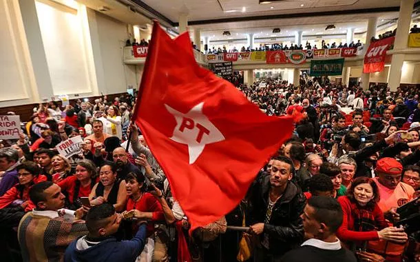 PT completa 45 anos com conquistas de Lula no governo, mas pressionado pelo desafio da renovação