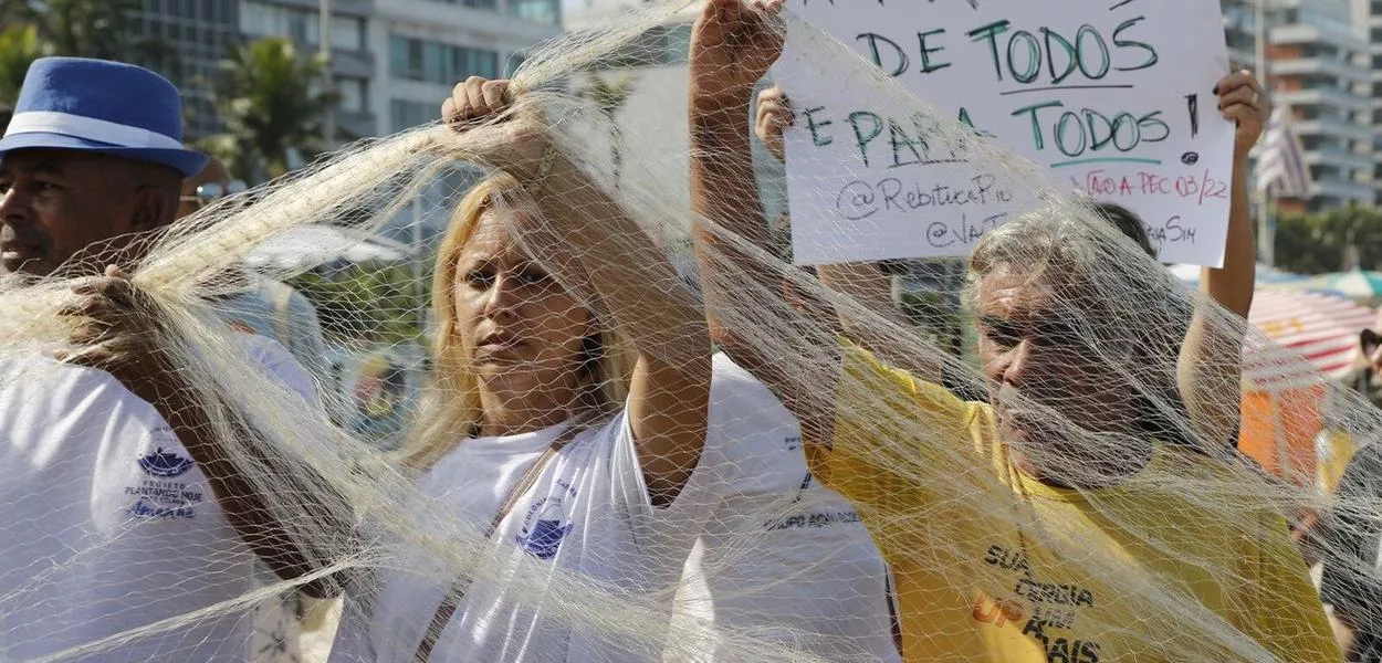 Manifestantes se opõem à PEC das praias