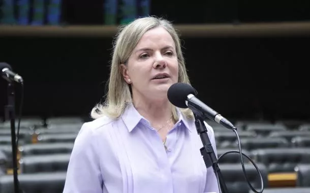 Gleisi critica editorial da Folha de S. Paulo: 'quer calar Lula, preservar os ricos e tirar dos pobres'