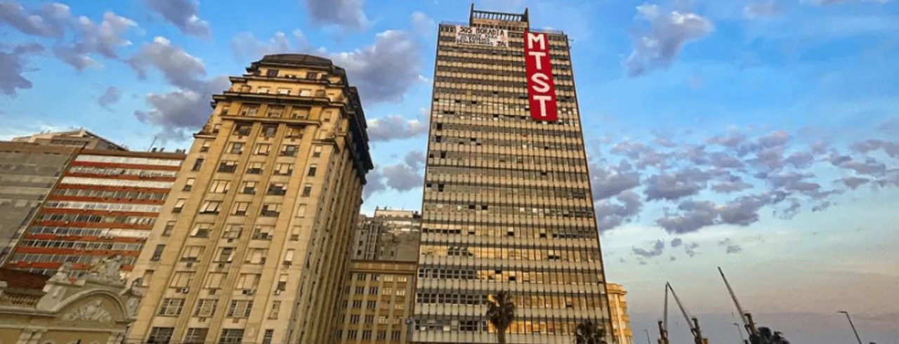 Ocupação do MTST no centro de Porto Alegre