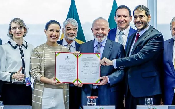 Lula assina indenização de R$ 1,7 bi às famílias com imóveis nos 'prédios-caixão' de Recife: "reparação histórica"