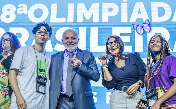 Lula defende educação e lança programa Mais Ciência na Escola