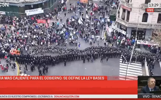 Argentinos protestam em Buenos Aires contra o decreto de choque neoliberal de Milei (vídeo)