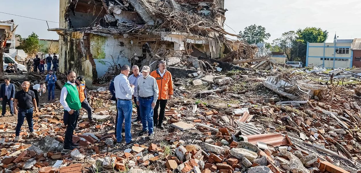 Paulo Pimenta (roupa laranja), Lula e outras lideranças em visita ao Rio Grande do Sul
