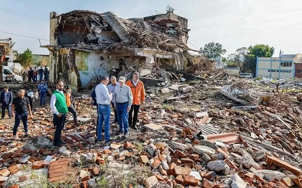 Paulo Pimenta (roupa laranja), Lula e outras lideranças em visita ao Rio Grande do Sul