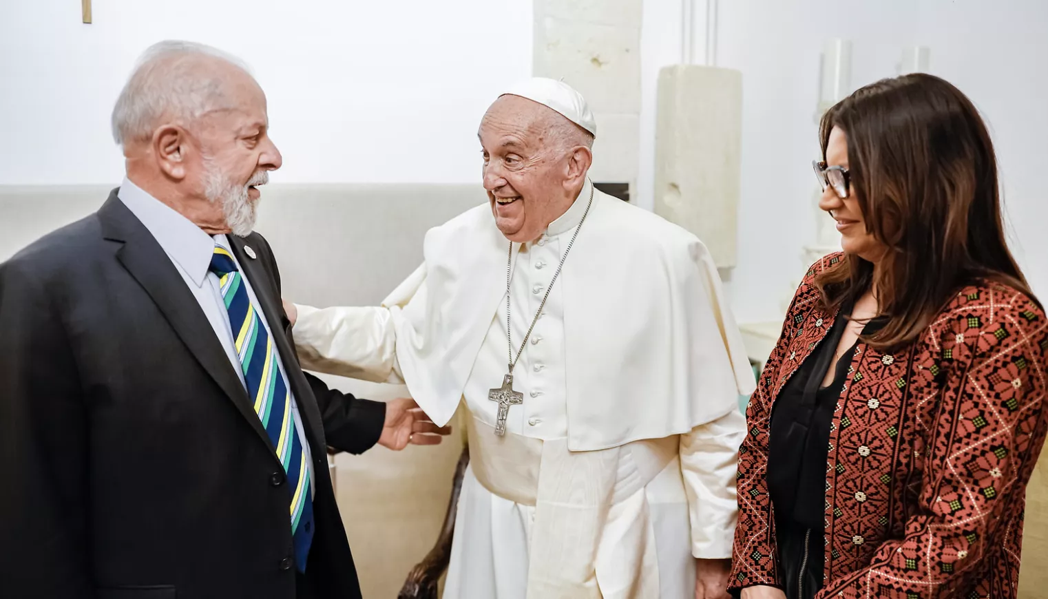 Presidente Luiz Inácio Lula da Silva e a primeira-dama, Rosângela Lula da Silva, durante encontro com o papa Francisco, no Hotel Borgo Egnazia, em Puglia, Itália