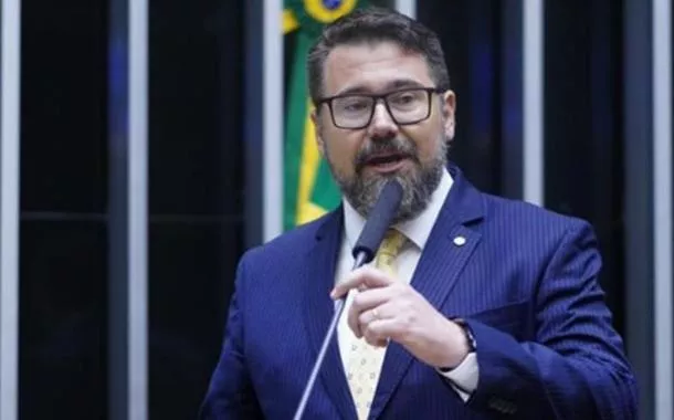 Para tentar justificar presença em baderna na Câmara, deputado bolsonarista argumenta autismo: "estava perdido"