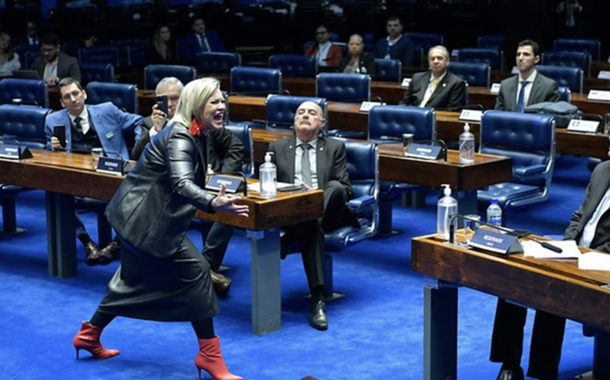 Pacheco fica irritado com encenação de aborto durante sessão no plenário do Senado