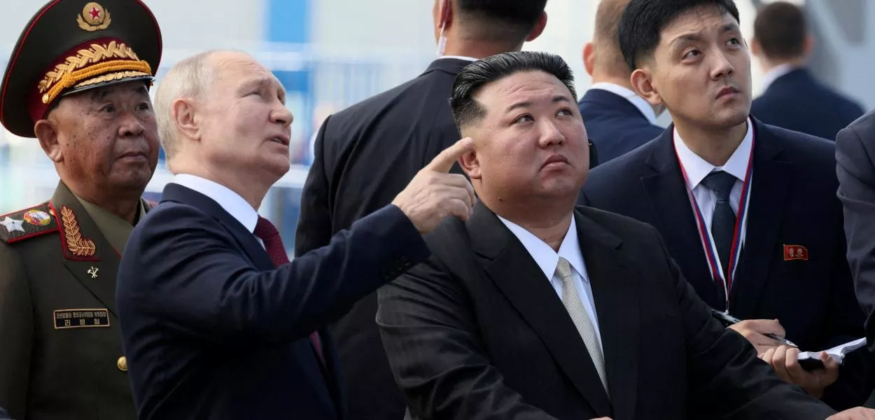 O presidente da Rússia, Vladimir Putin, e o líder da Coreia do Norte, Kim Jong Un, visitam o Cosmódromo Vostochny, no extremo leste da região de Amur, Rússia