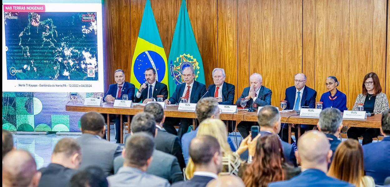Lula na divulgação do Plano Amazônia