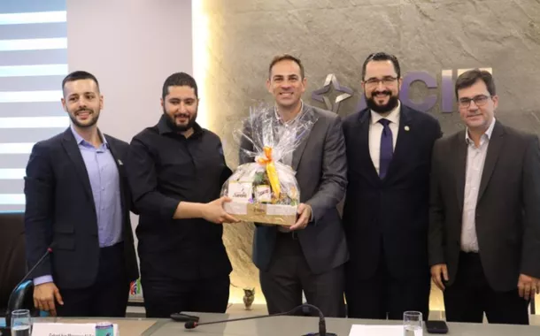 Príncipe da Arábia Saudita destaca empreendedorismo de Florianópolis em visita ao Brasil