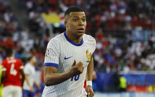 Kylian Mbappé durante partida da seleção da França contra a Áustria pela Eurocopa