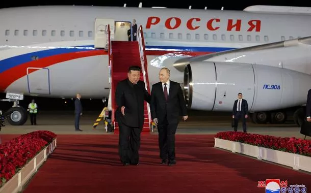 Putin chega à Coreia do Norte com promessa de apoio