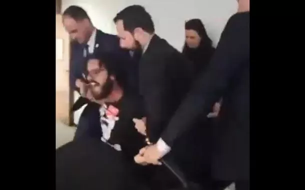 Estudante é retirado à força de Comissão do Senado após protestar contra reforma do ensino médio (vídeo)
