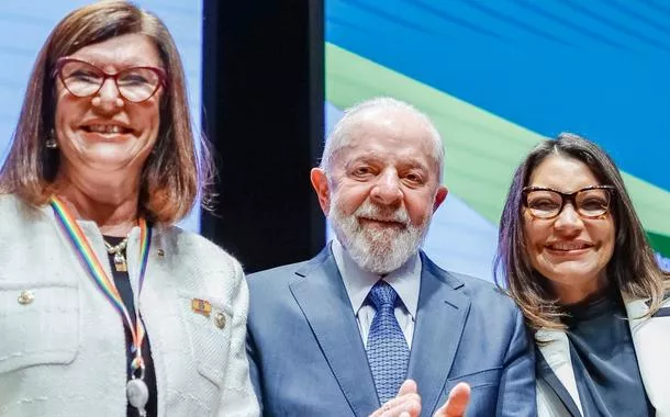 Presidente da República, Luiz Inácio Lula da Silva, durante a solenidade de posse de Magda Chambriard no cargo de Presidente da Petrobras, também com a primeira-dama Janja