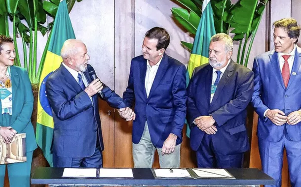 Lula assina contratos de mais de R$ 1 bilhão de crédito do BB e da Caixa com prefeitura do Rio